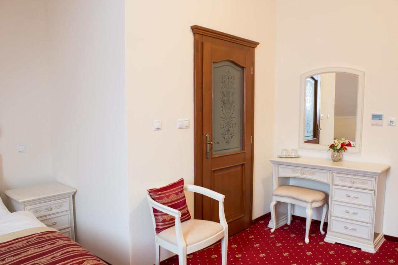 Hotel Viliam Frano Νίτρα Εξωτερικό φωτογραφία