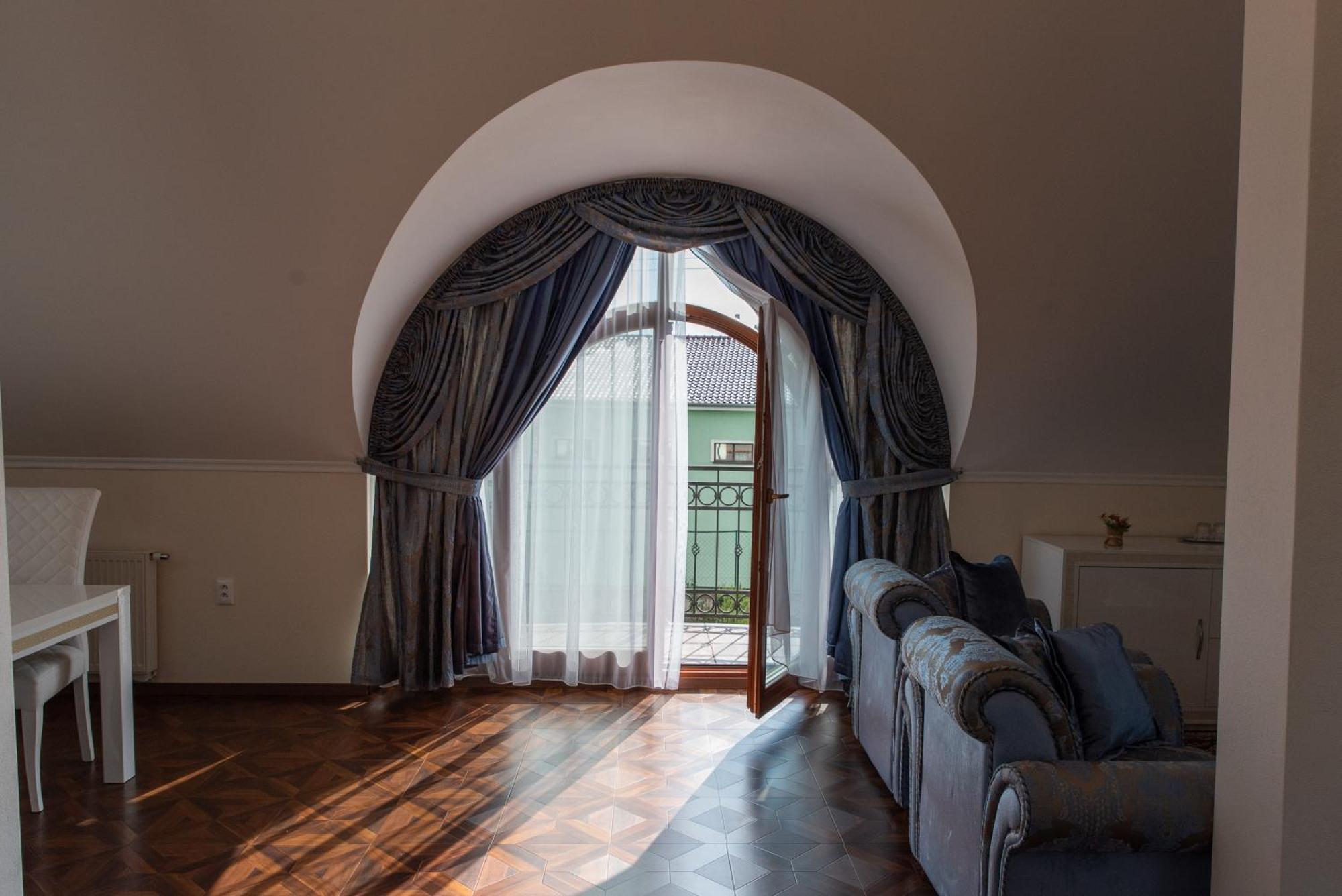 Hotel Viliam Frano Νίτρα Εξωτερικό φωτογραφία