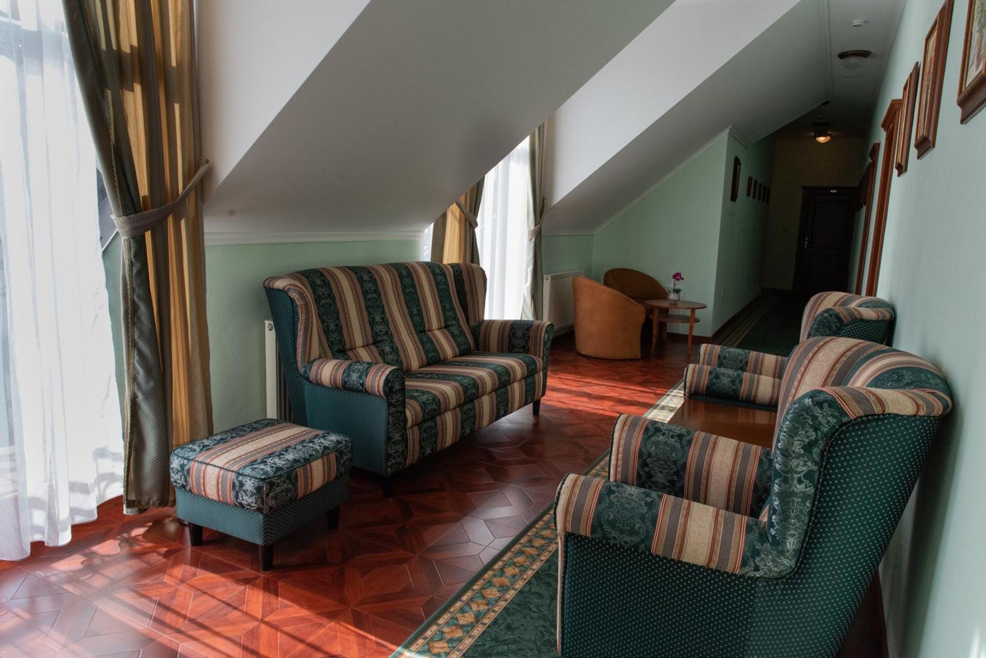 Hotel Viliam Frano Νίτρα Εξωτερικό φωτογραφία
