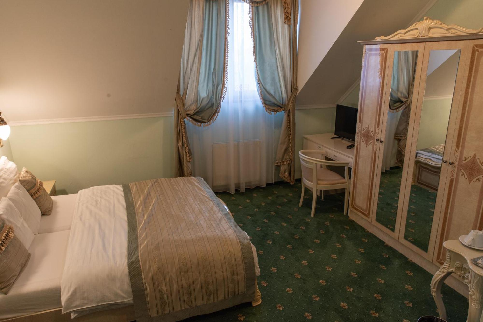 Hotel Viliam Frano Νίτρα Εξωτερικό φωτογραφία