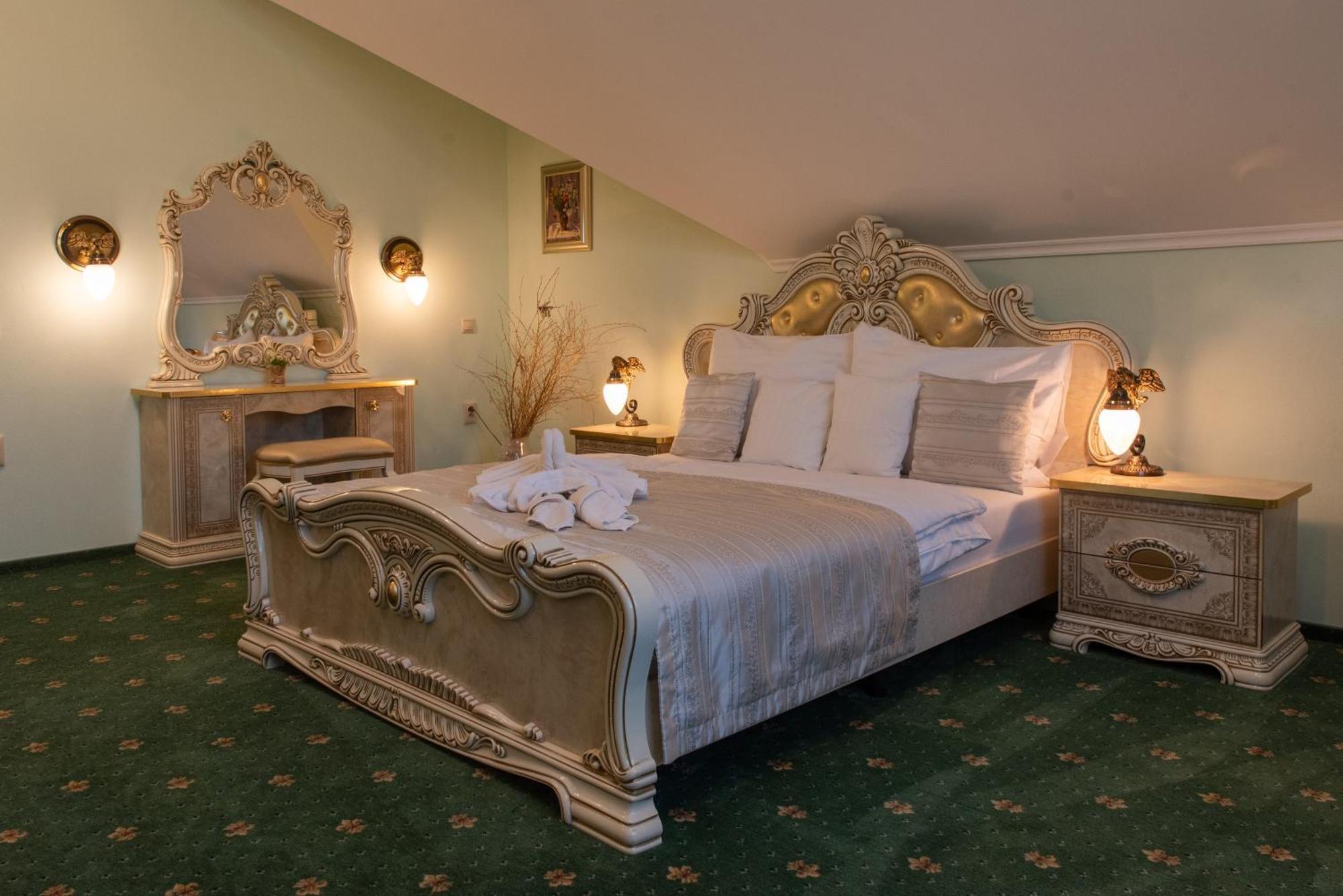 Hotel Viliam Frano Νίτρα Εξωτερικό φωτογραφία