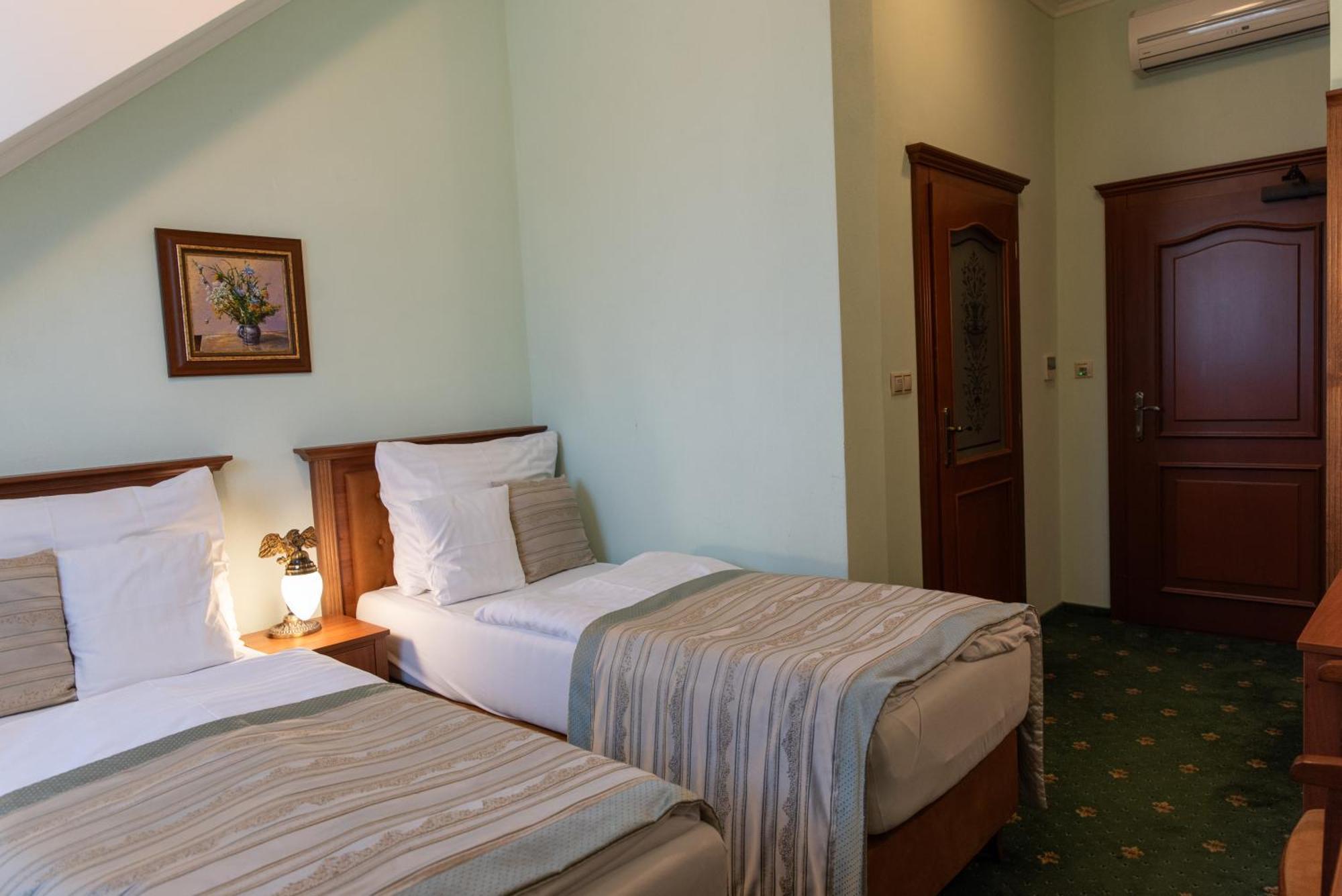 Hotel Viliam Frano Νίτρα Εξωτερικό φωτογραφία