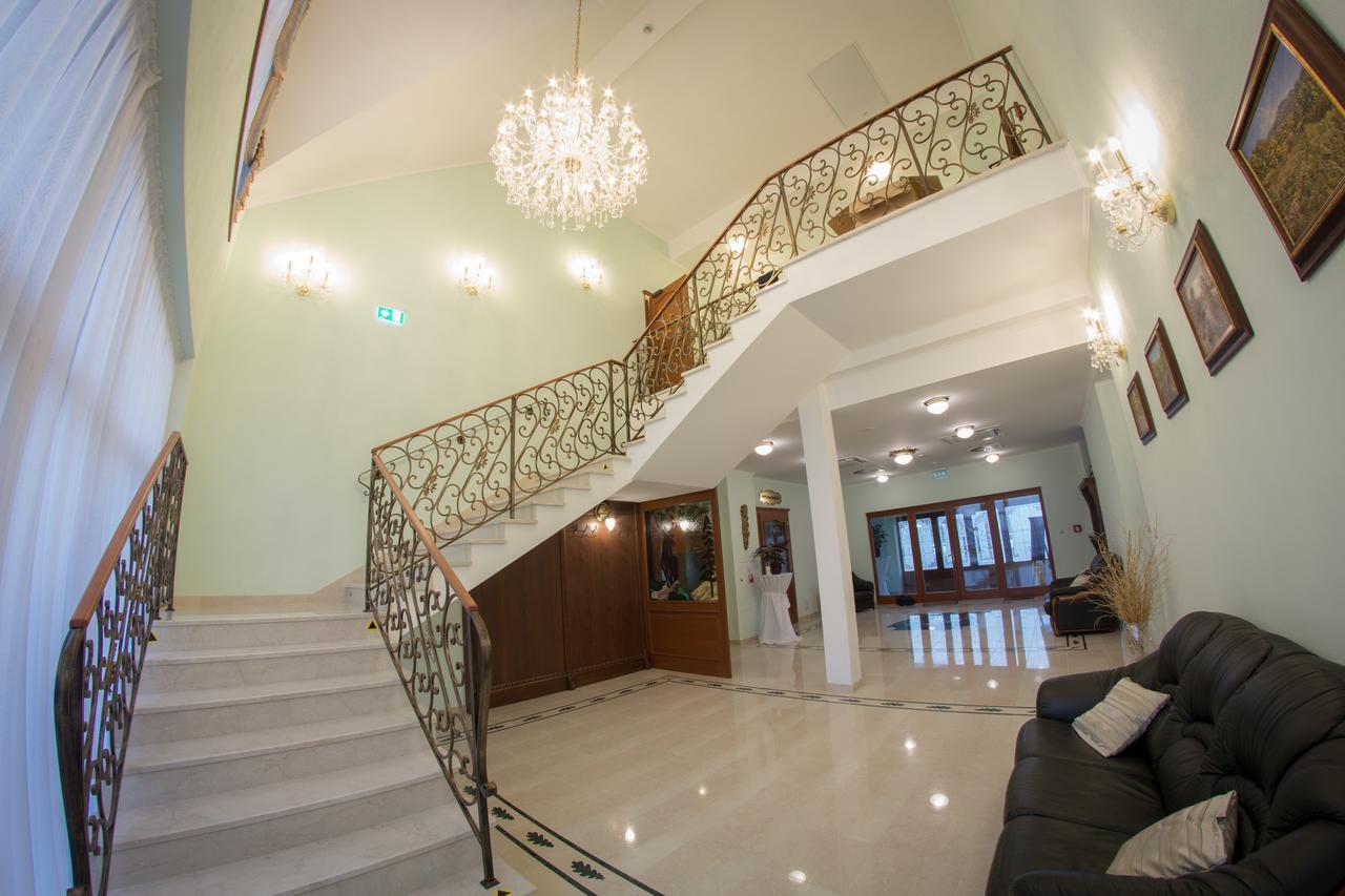 Hotel Viliam Frano Νίτρα Εξωτερικό φωτογραφία
