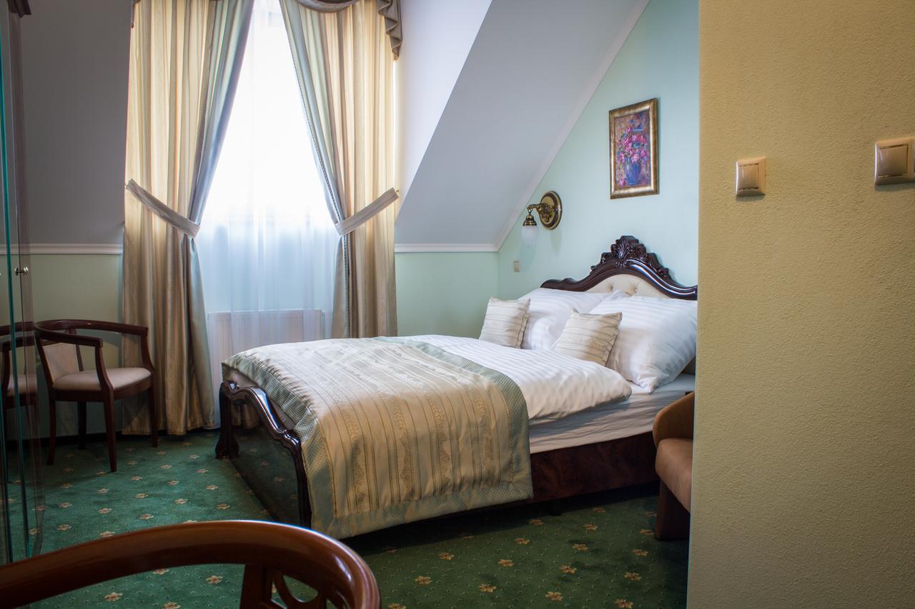 Hotel Viliam Frano Νίτρα Εξωτερικό φωτογραφία